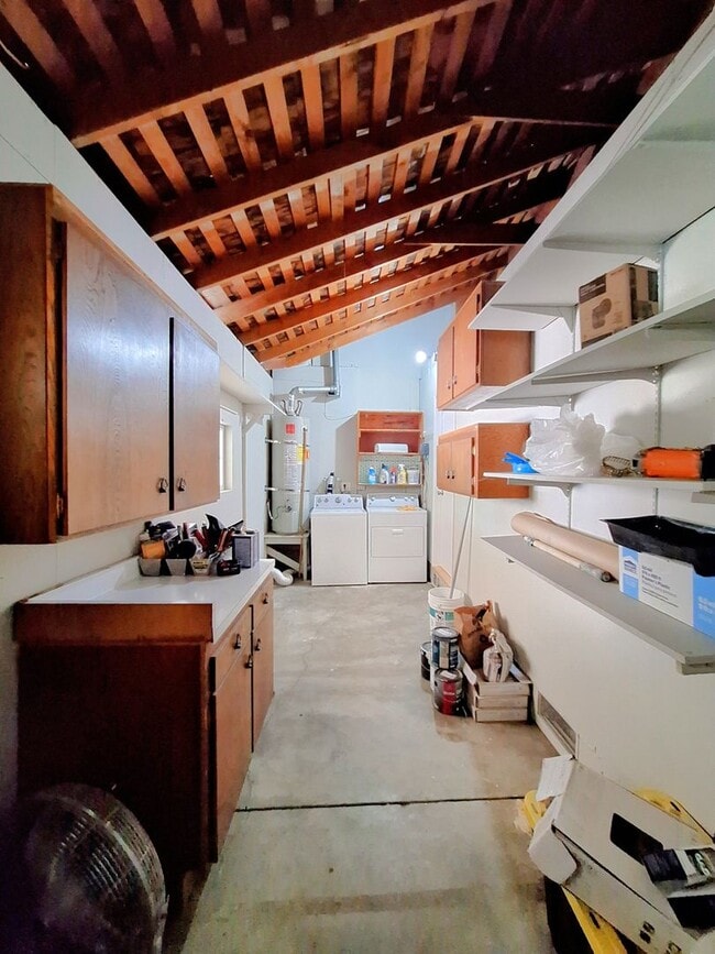 Building Photo - Beautifully Remodeled 3bd Single Story House With Bonus Room & Storage Space!