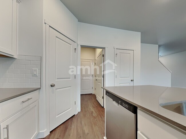 Building Photo - 7921 Selah St SW