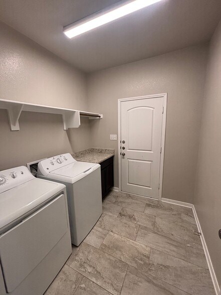 Building Photo - 17349 Cedar Rock Ct