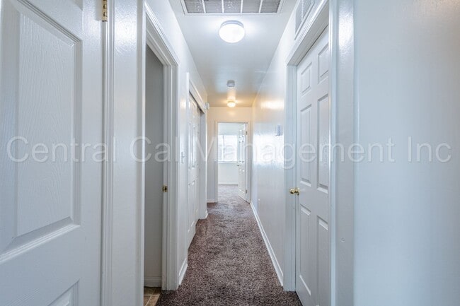 Building Photo - 4 Bedroom, 2 Bath Home in Desired Northwes...