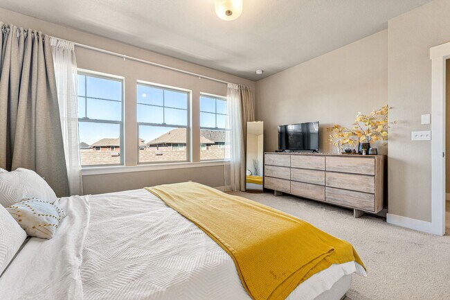 Building Photo - 9325 E 58th Dr