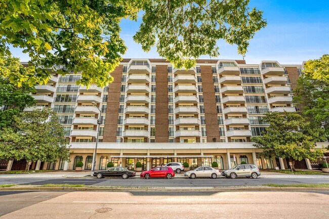 Building Photo - Available Now! 1 Bed / 1 Bath Condo in the...
