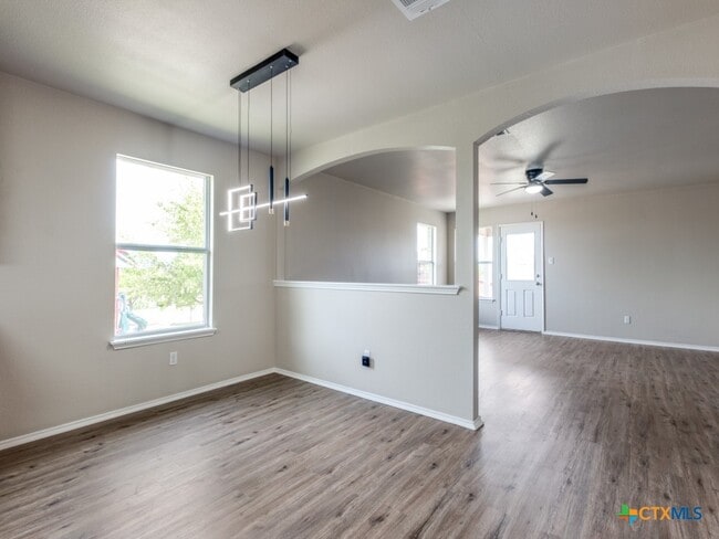 Building Photo - 204 Pine Arbol