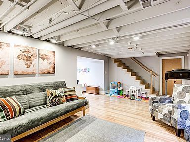Building Photo - Meticulously maintained 2 bed 2 bath home