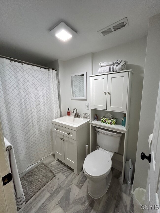 Building Photo - 200 McClennan Dr