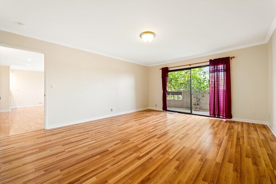 Building Photo - 1037 N Vista St