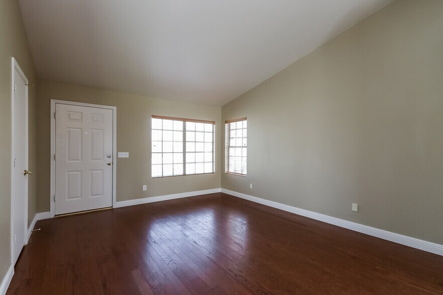 Building Photo - 7205 W Los Gatos Dr