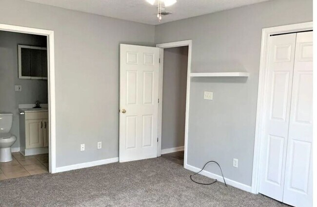 Building Photo - SCAD-Friendly 3BR Home Near Bus Route – Perfect for Roommates