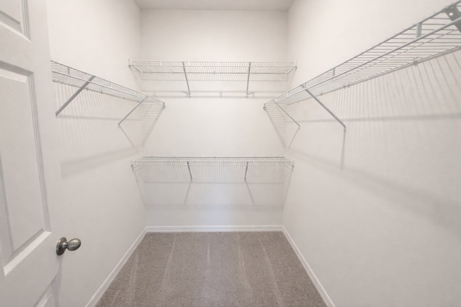 Building Photo - Charming 3-Bed Oasis with Elegance in Haines City!