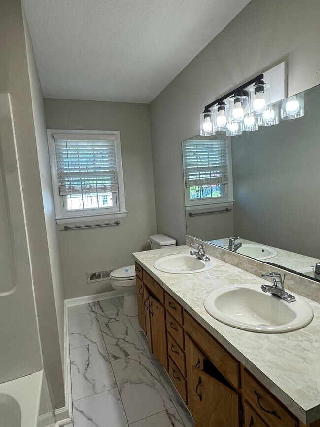 Building Photo - Darling on Deborah