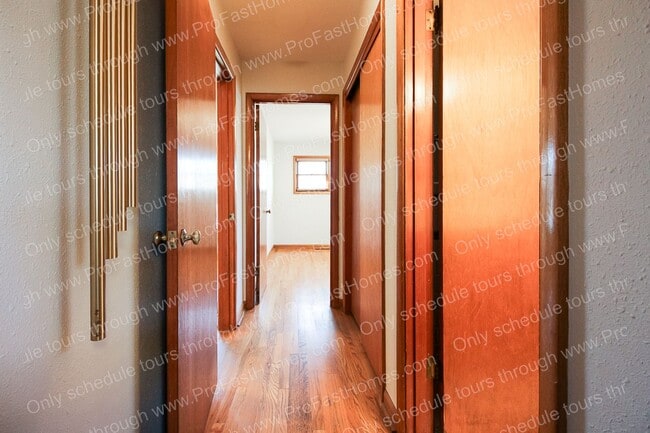 Building Photo - 2714 SE 48th Av