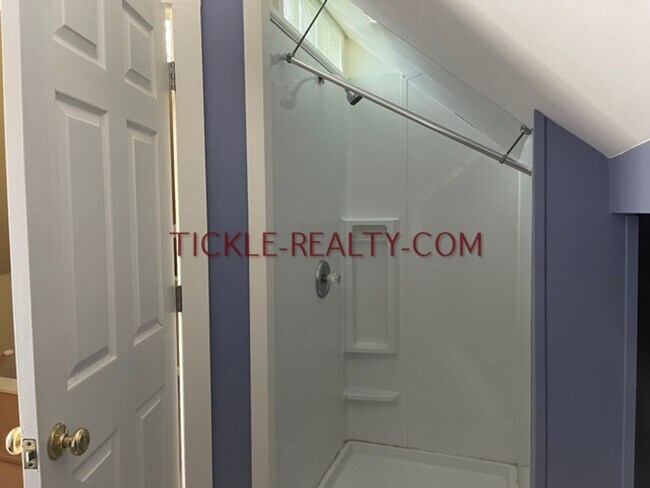 Building Photo - 37-37 Wellesley St