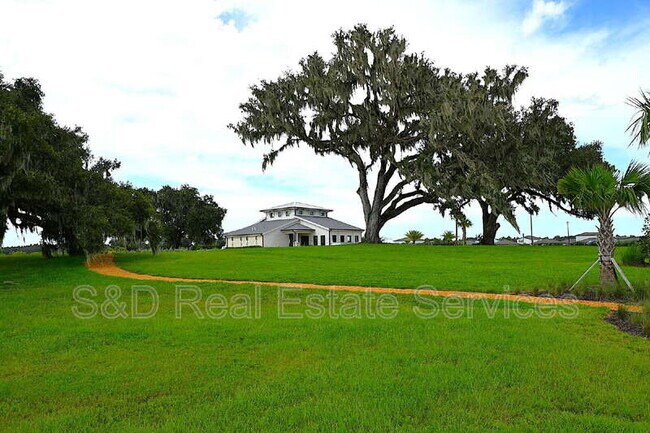 Building Photo - 2106 Rosewood Dr