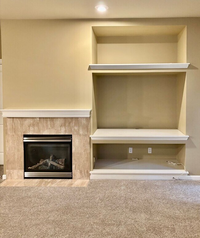 Building Photo - 4 Bed / 2.5 Bath Kirkland single family home $3,845/mo