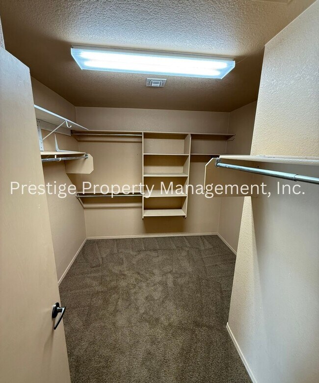 Building Photo - Large Sahuarita home in a cul-de-sac!