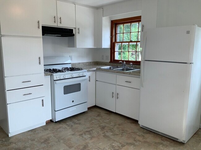 Building Photo - 51 Overlook Rd