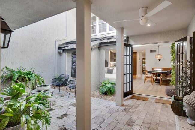 Building Photo - Exquisite 3 bedroom 2.5 bath two-story Executive Condo in Winter Park with 2-Car Garage