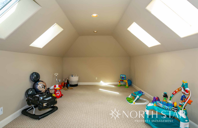 Building Photo - Stunning Home in Hidden Creek