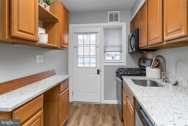Building Photo - 403 Edmunds Way