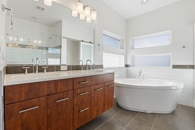 Building Photo - 4 blocks to Sloans Lake! immaculate home with large yard and garage