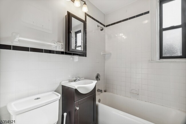Building Photo - 463 Pavonia Ave