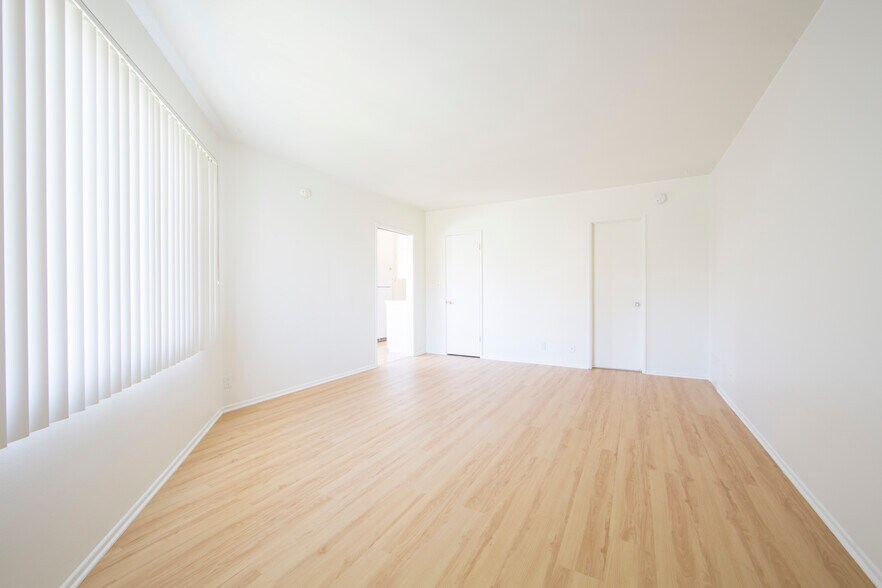 Building Photo - 669 Levering Ave