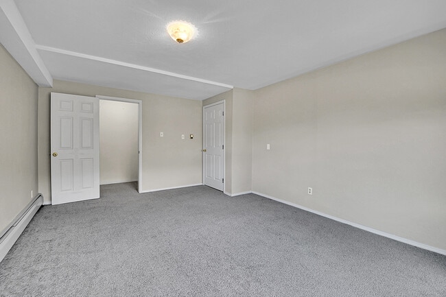Building Photo - 836 Sleepy Hollow Dr