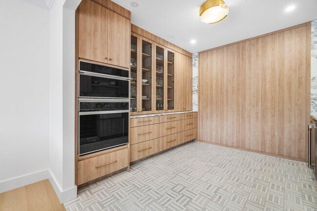 Building Photo - 1366 SW 4th Ct