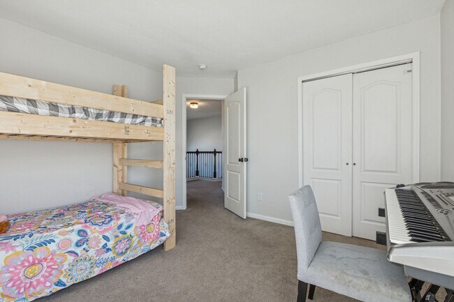 Building Photo - Bright, Clean & Convenient - Perfect 4 Bedroom Home in Chesapeake