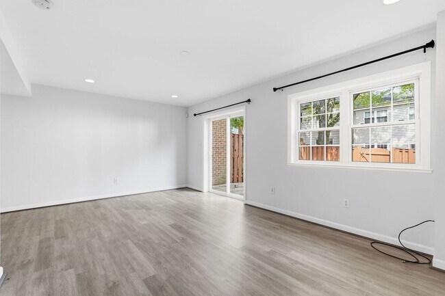 Building Photo - 9178 Laurelwood Ct