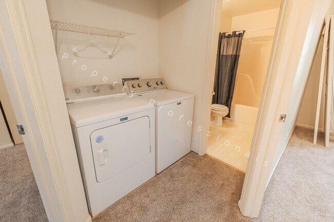 Building Photo - 1015 Domelby Ct