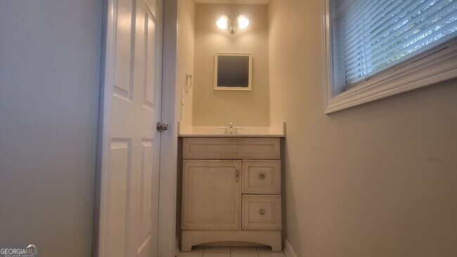 Building Photo - 854 Fayetteville Rd SE