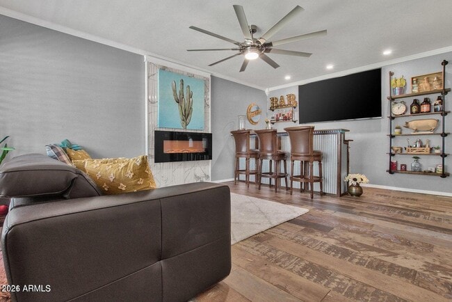 Building Photo - 6621 E 4th St