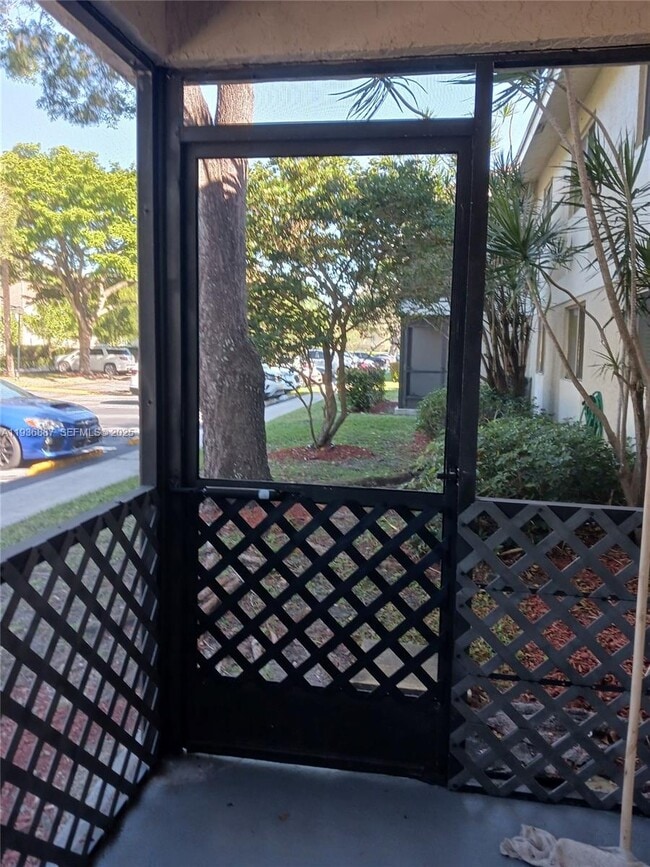 Building Photo - 405 Gardens Dr