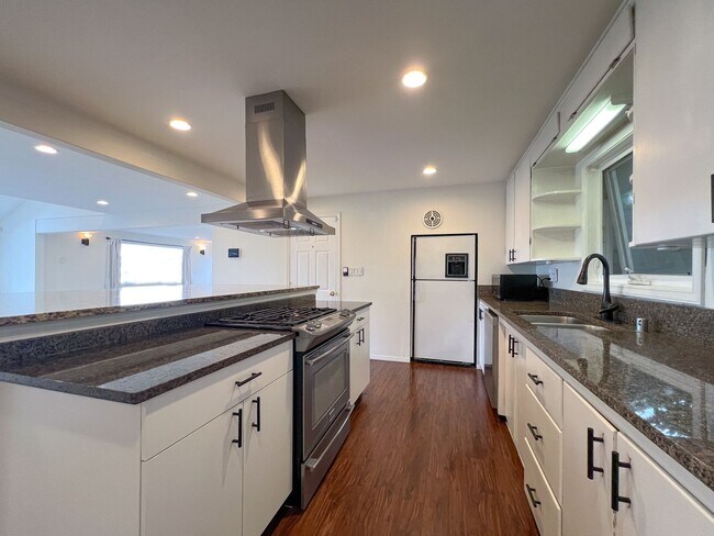 Building Photo - 2bd/1ba Seattle House