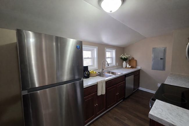 Building Photo - Beautifully Updated Home on a Quiet Dead-End Street – A Must-See Rental!