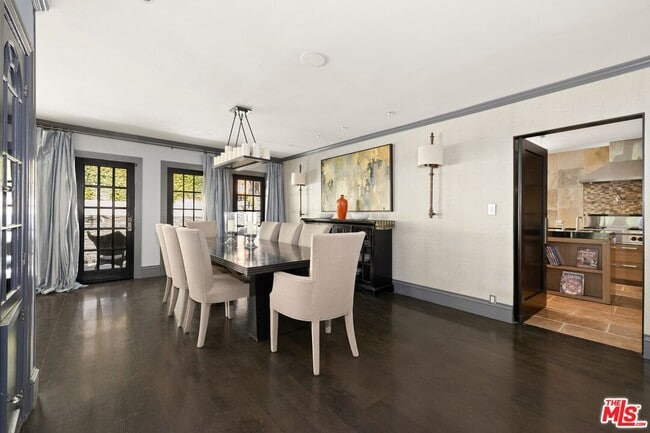 Building Photo - 3300 N Knoll Dr