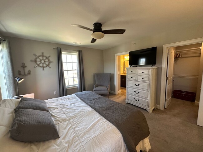 Building Photo - Spacious 3-Bedroom Townhouse in Prime Exet...