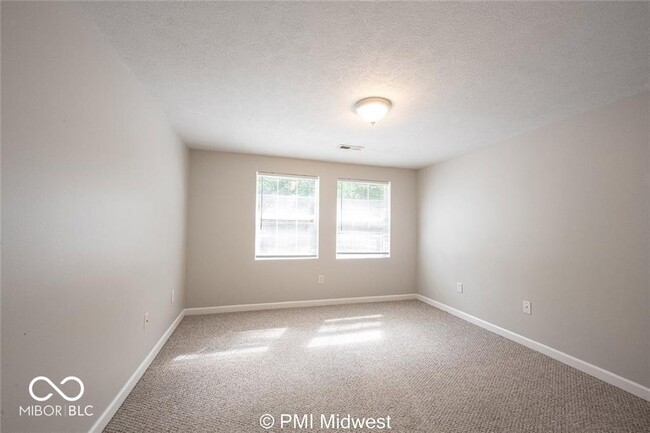 Building Photo - 395 E Main St