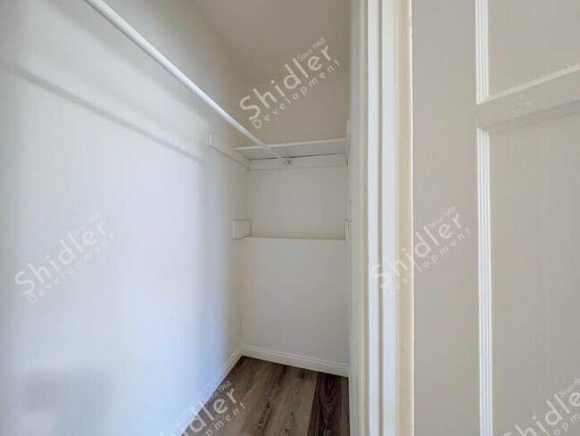 Building Photo - 2 Bedroom 1 Bath with Laundry