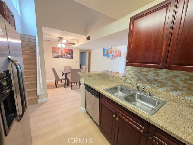 Building Photo - 5545 Canoga Ave