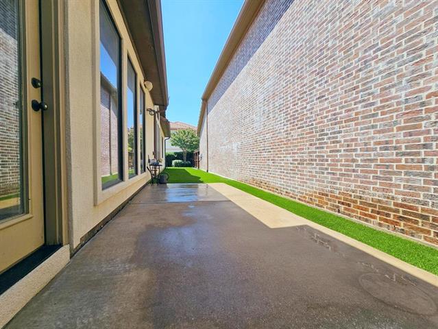 Building Photo - 7047 Comal Dr