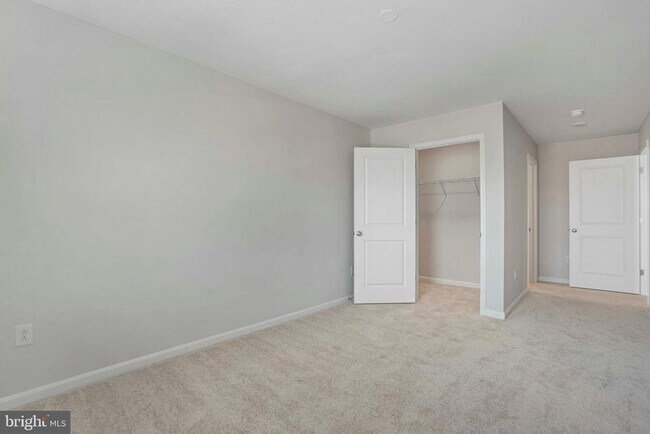 Building Photo - 496 Hanson St