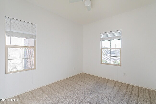 Building Photo - 2669 E Bellerive Dr