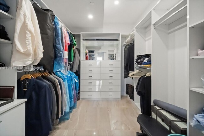 Building Photo - 16 Island Ave