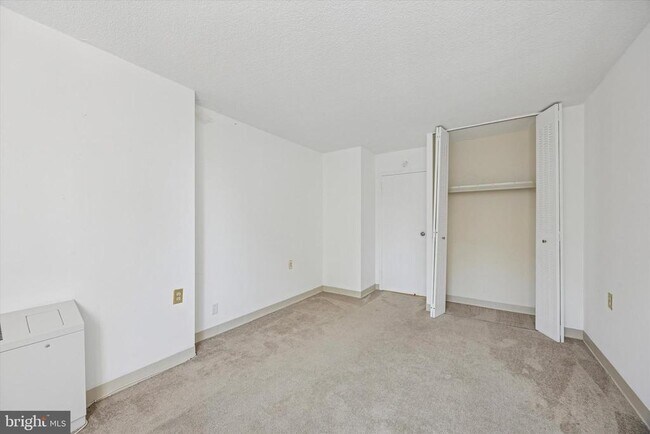 Building Photo - 801 Yale Ave