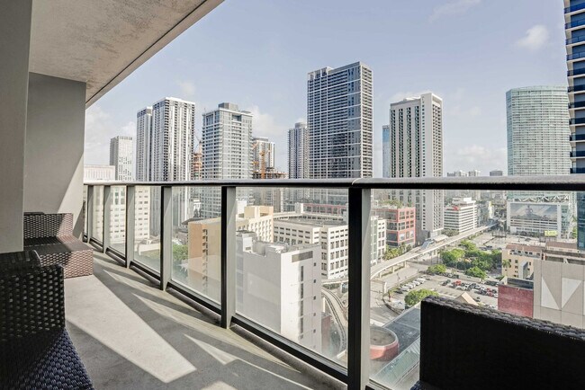 Building Photo - 404 NE 2nd Ave