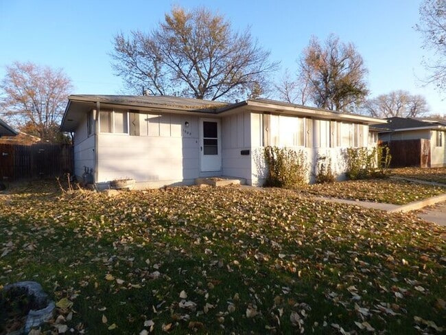 Building Photo - Cozy 2 Bed/1 Bath Duplex Near Lake Loveland!