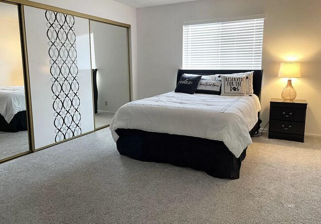 Building Photo - Furnished Rock Springs I Condo!