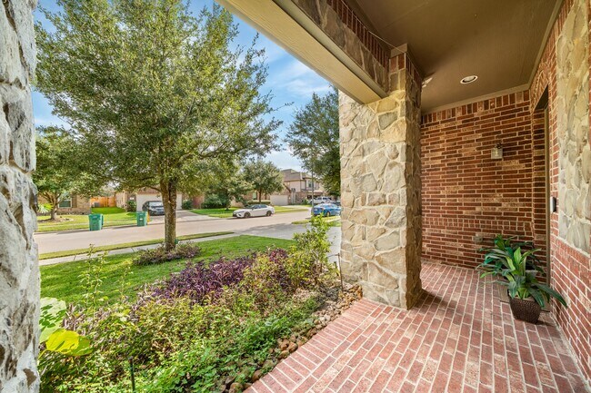 Building Photo - 16514 Sheffield Run Dr